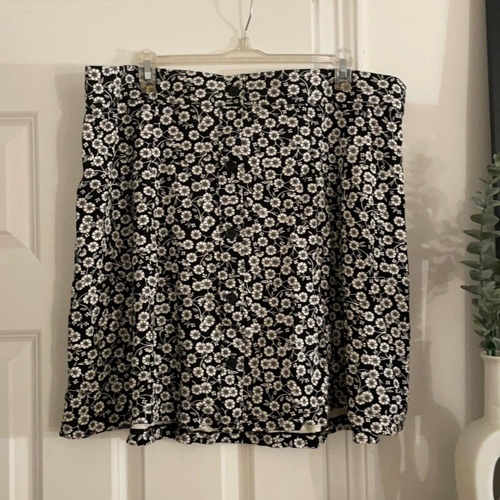 Loft Black & White Floral Skirt